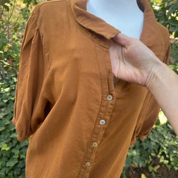 Heroes & Dreamers Rust Button-Front Blouse – Puff Sleeve Linen Blend Top (M) - Picture 4 of 5